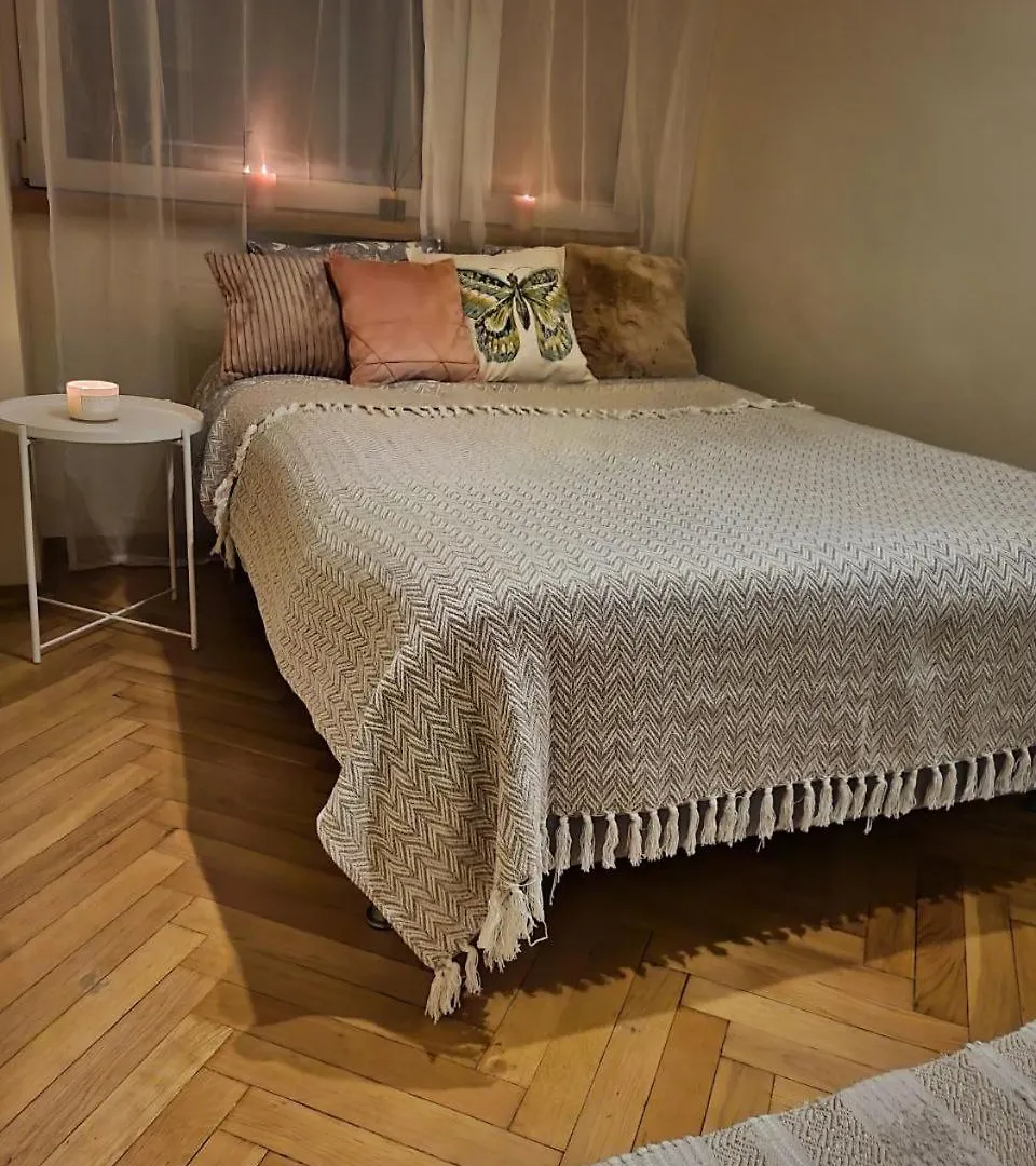 View Apartments And Rooms Varsó 0*,